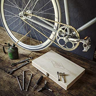 Découvrez notre kit de réparation de vélo. Tout cycliste amateur ou professionnel doit avoir une trousse d'outils adéquats pour ajuster, régler, réparer et choyer son deux-roues !