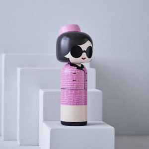 KOKESHI JACKIE KENNEDY PAR LUCIE KAAS