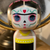 KOKESHI POUPEE DOLL FRIDA KAHLO DIA DE MUERTOS LUCIE KAAS 4