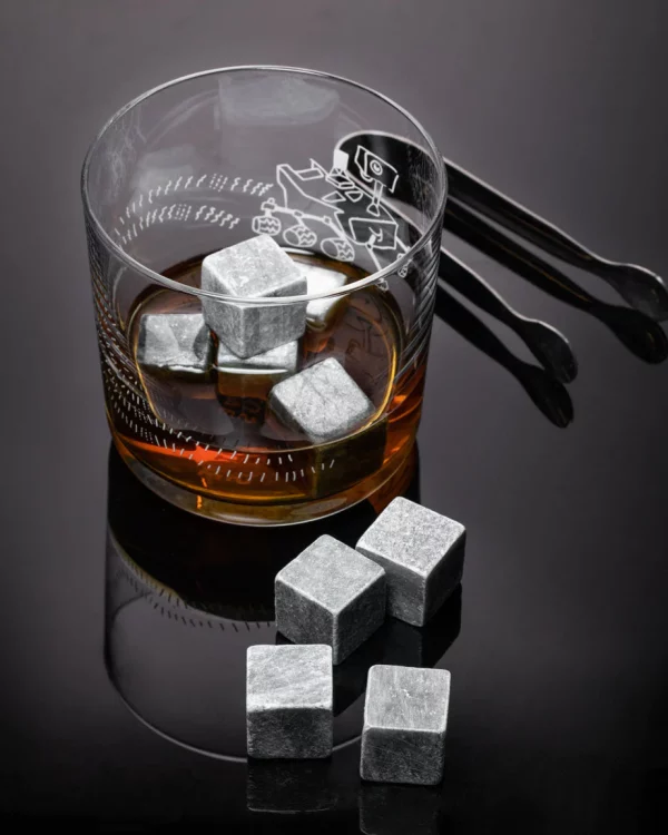 La science va rafraîchir votre whisky avec ces cubes de roche métamorphique ! Idéale pour siroter votre whisky à la bonne température !