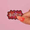 "BITCH" BROCHE BRODÉE À LA MAIN - MALICIEUSE