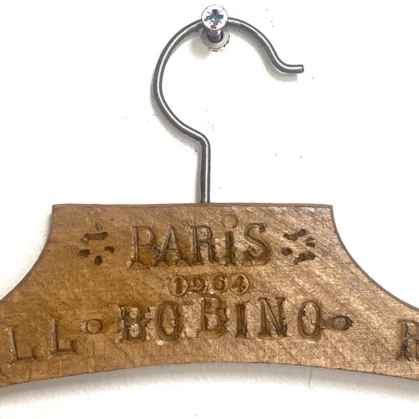 CINTRE VINTAGE BROCANTE PARIS BOBINO MUSI HALL RUE DE LA GAITE 5036