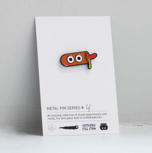 PIN’S ÉMAILLÉ EN METAL FRENCH HOTDOG - STUDIO ARHOJ