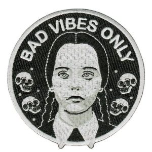 PATCH "BAD VIBES ONLY " MERCREDI ADDAMS - LA BARBUDA