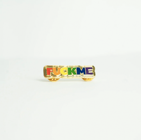 PIN'S FUCK ME "COLLECTION LES ASSUMÉ-E-S" - (DÉ)BOUTONNÉ.E.S